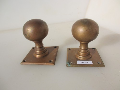 Antique bronze door - antique, knobs